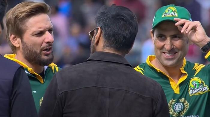 Video of Ajay Devgan’s interaction with Shahid Afridi goes viral